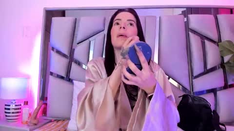 Snapshot of _valeria_saenz_ chatting on 11-04-25, 02:43 _valeria_saenz_ online show from 11-04-25, 02:43