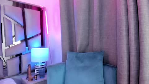 _valeria_saenz_ online show from 04-18-26, 03:43