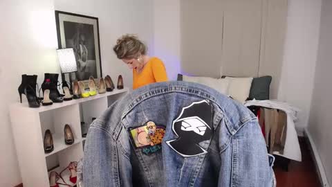 Snapshot of _victoria_collins chatting on 01-10-25, 04:09 Sol online show from 01-10-25, 04:09