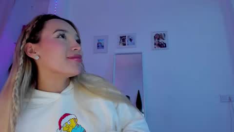 Snapshot of _viioletweekend_ chatting on 01-09-26, 10:55 online show from 01-09-26, 10:55