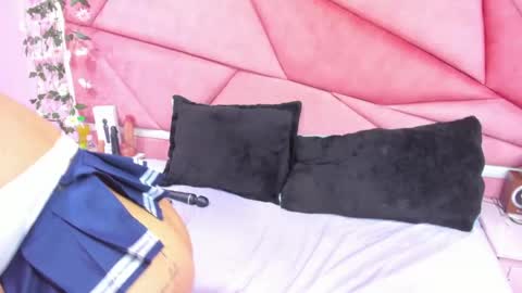 Snapshot of _violeta_18 chatting on 09-14-25, 05:06 _violeta_18 online show from 09-14-25, 05:06