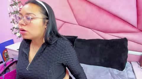 Snapshot of _violeta_18 chatting on 09-15-25, 03:28 _violeta_18 online show from 09-15-25, 03:28