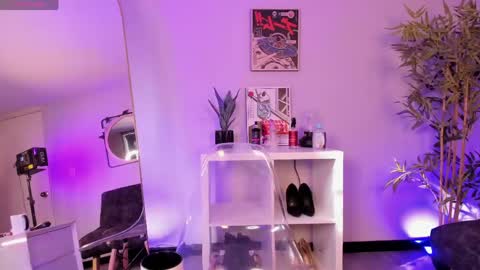 Snapshot of _violeta_owo_ chatting on 04-23-26, 12:29 Evelyn online show from 04-23-26, 12:29