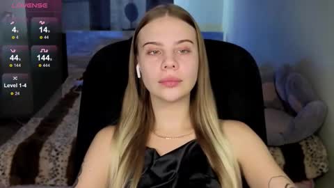 Snapshot of _wednesday_addams_ chatting on 10-08-25, 07:28 Vera online show from 10-08-25, 07:28