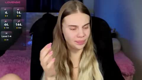 Snapshot of _wednesday_addams_ chatting on 10-21-25, 12:28 Vera online show from 10-21-25, 12:28