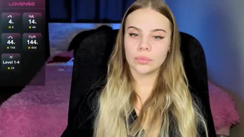 Snapshot of _wednesday_addams_ chatting on 10-23-25, 09:19 Vera online show from 10-23-25, 09:19