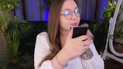 Snapshot of _wendy_evans_ chatting on 12-14-24, 01:49 Wendy online show from 12-14-24, 01:49