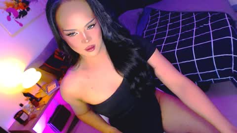 Snapshot of _womanofdreams_ chatting on 08-07-26, 06:21 Sofie online show from 08-07-26, 06:21