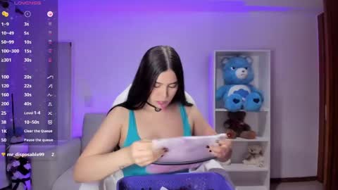 Snapshot of _wtdreamgirl chatting on 05-12-26, 06:32 Luisa online show from 05-12-26, 06:32