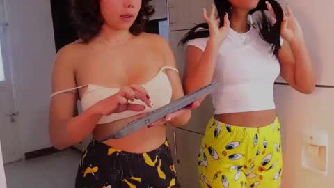 Snapshot of _your_little_nut chatting on 01-20-25, 01:11 Macca and Ana online show from 01-20-25, 01:11