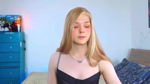 LITTLE FOX online show from 09-29-25, 03:17