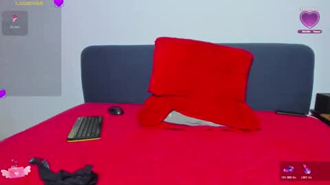 Snapshot of _yourpleasure_ chatting on 02-11-26, 06:24 Candice and Mark online show from 02-11-26, 06:24