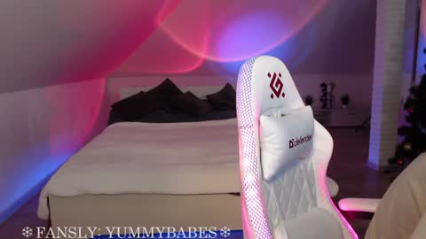 Snapshot of _yummybabes_ chatting on 01-29-25, 05:45 Nicole Thomas Dave online show from 01-29-25, 05:45