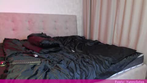 Snapshot of _yummybabes_ chatting on 12-05-25, 06:48 Nicole Thomas Dave online show from 12-05-25, 06:48