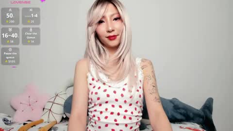 Mia online show from 05-16-26, 10:41