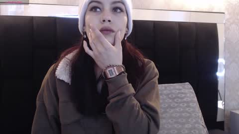 Snapshot of _yuyi chatting on 01-07-25, 11:05 Yuyi online show from 01-07-25, 11:05