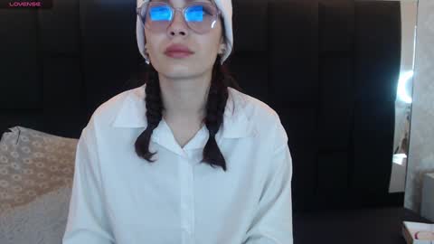 Snapshot of _yuyi chatting on 01-09-25, 11:14 Yuyi online show from 01-09-25, 11:14