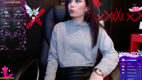 Snapshot of _yuyi chatting on 01-22-25, 05:17 Yuyi online show from 01-22-25, 05:17