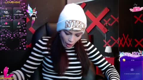 Snapshot of _yuyi chatting on 02-06-25, 11:10 Yuyi online show from 02-06-25, 11:10