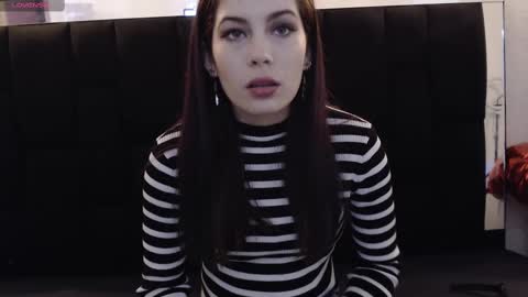 Snapshot of _yuyi chatting on 02-21-25, 11:33 Yuyi online show from 02-21-25, 11:33
