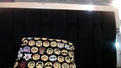Snapshot of _yuyi chatting on 09-09-25, 12:26 Yuyi online show from 09-09-25, 12:26