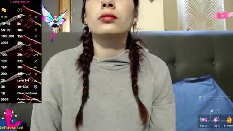 Snapshot of _yuyi chatting on 10-02-25, 12:23 Yuyi online show from 10-02-25, 12:23