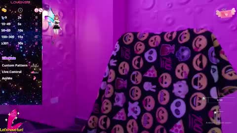 Yuyi online show from 11-14-25, 12:59