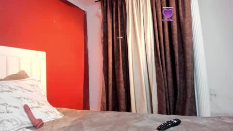 Snapshot of _zoe19_ chatting on 11-21-25, 11:42 _zoe19_ online show from 11-21-25, 11:42