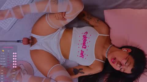 Snapshot of a1ly chatting on 09-19-25, 02:29 Ally online show from 09-19-25, 02:29