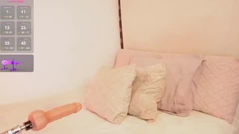Snapshot of a__vanellopecute chatting on 06-19-26, 08:40 Alexandra online show from 06-19-26, 08:40