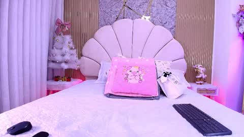 Aisha online show from 11-21-25, 12:04