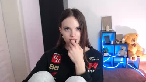 a_ariella_ online show from 10-27-25, 01:26