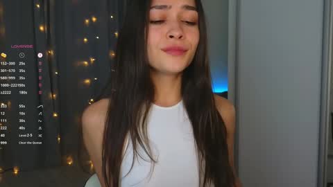 Snapshot of a_p_p_l_e chatting on 12-11-24, 10:58 Mila and Jess online show from 12-11-24, 10:58