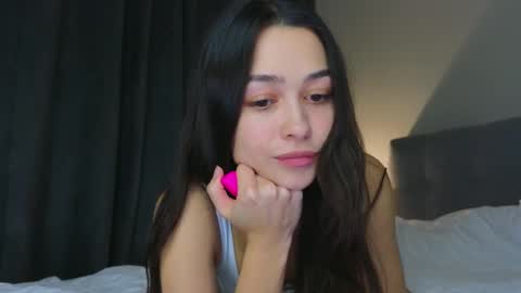 Snapshot of a_p_p_l_e chatting on 02-17-25, 01:10 Mila and Jess online show from 02-17-25, 01:10