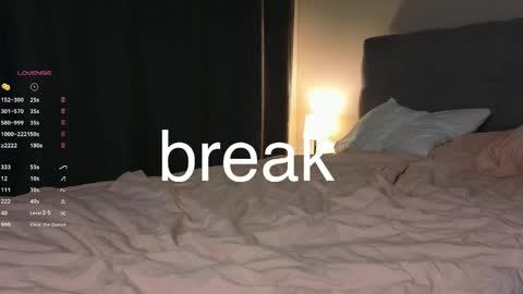 Snapshot of a_p_p_l_e chatting on 03-01-25, 01:40 Mila and Jess online show from 03-01-25, 01:40