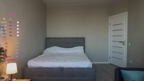 Snapshot of a_p_p_l_e chatting on 10-08-25, 12:14 Mila and Jess online show from 10-08-25, 12:14