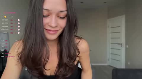 Snapshot of a_p_p_l_e chatting on 10-18-25, 11:44 Mila and Jess online show from 10-18-25, 11:44