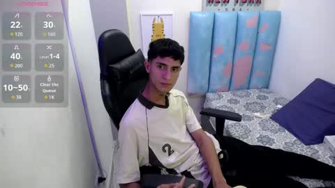 Snapshot of aaa_white chatting on 04-25-26, 08:17 KER online show from 04-25-26, 08:17
