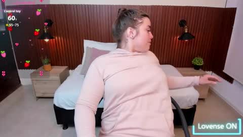 Snapshot of aabby_lee chatting on 11-03-25, 07:04 Abby Lee online show from 11-03-25, 07:04