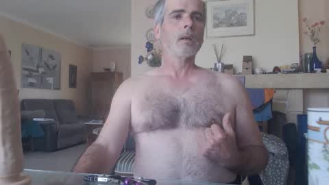 Snapshot of aalex1717 chatting on 05-22-26, 06:42 Aalex1717 online show from 05-22-26, 06:42