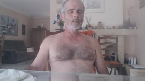 Snapshot of aalex1717 chatting on 07-25-26, 01:19 Aalex1717 online show from 07-25-26, 01:19