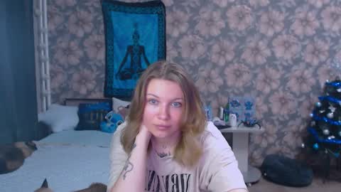 Snapshot of aalicebubble chatting on 01-10-26, 12:12 Alice online show from 01-10-26, 12:12