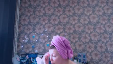 Snapshot of aalicebubble chatting on 02-19-26, 09:16 Alice online show from 02-19-26, 09:16