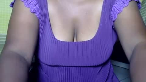 Snapshot of aaliya11 chatting on 07-15-26, 01:44 alia online show from 07-15-26, 01:44
