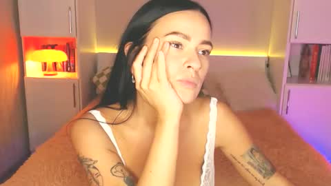 Snapshot of aamica chatting on 12-20-24, 08:45 Lea online show from 12-20-24, 08:45