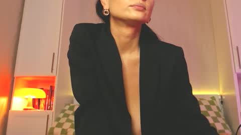 Snapshot of aamica chatting on 01-08-25, 09:34 Lea online show from 01-08-25, 09:34