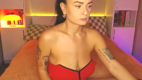 Snapshot of aamica chatting on 02-15-25, 05:28 Lea online show from 02-15-25, 05:28