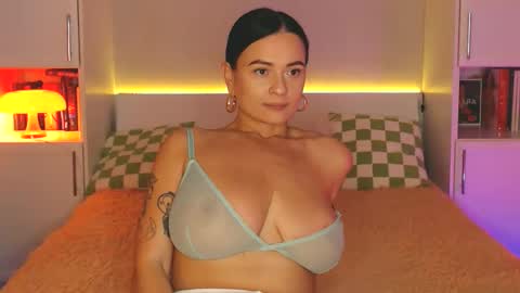 Snapshot of aamica chatting on 02-19-25, 08:31 Lea online show from 02-19-25, 08:31