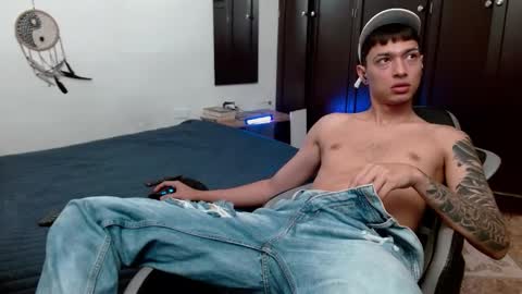 Snapshot of aarman_bannana chatting on 12-22-25, 04:04 aarman online show from 12-22-25, 04:04