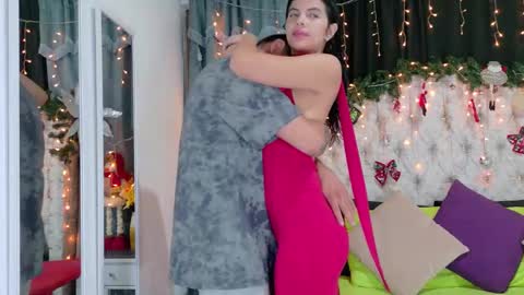 Snapshot of aaron_and_samanta chatting on 12-31-24, 10:58 Aaron Samanta online show from 12-31-24, 10:58